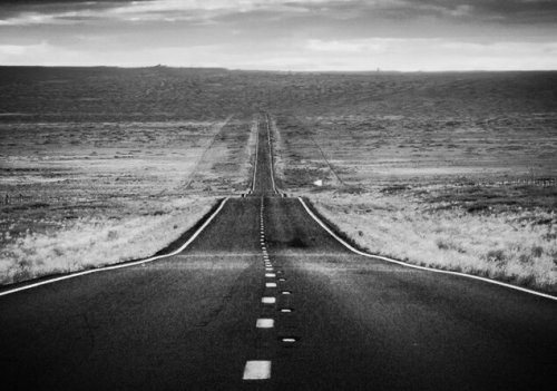 9308-road-into-the-distance-iphone-hd-wallpaper_640x960_kindlephoto-294704571